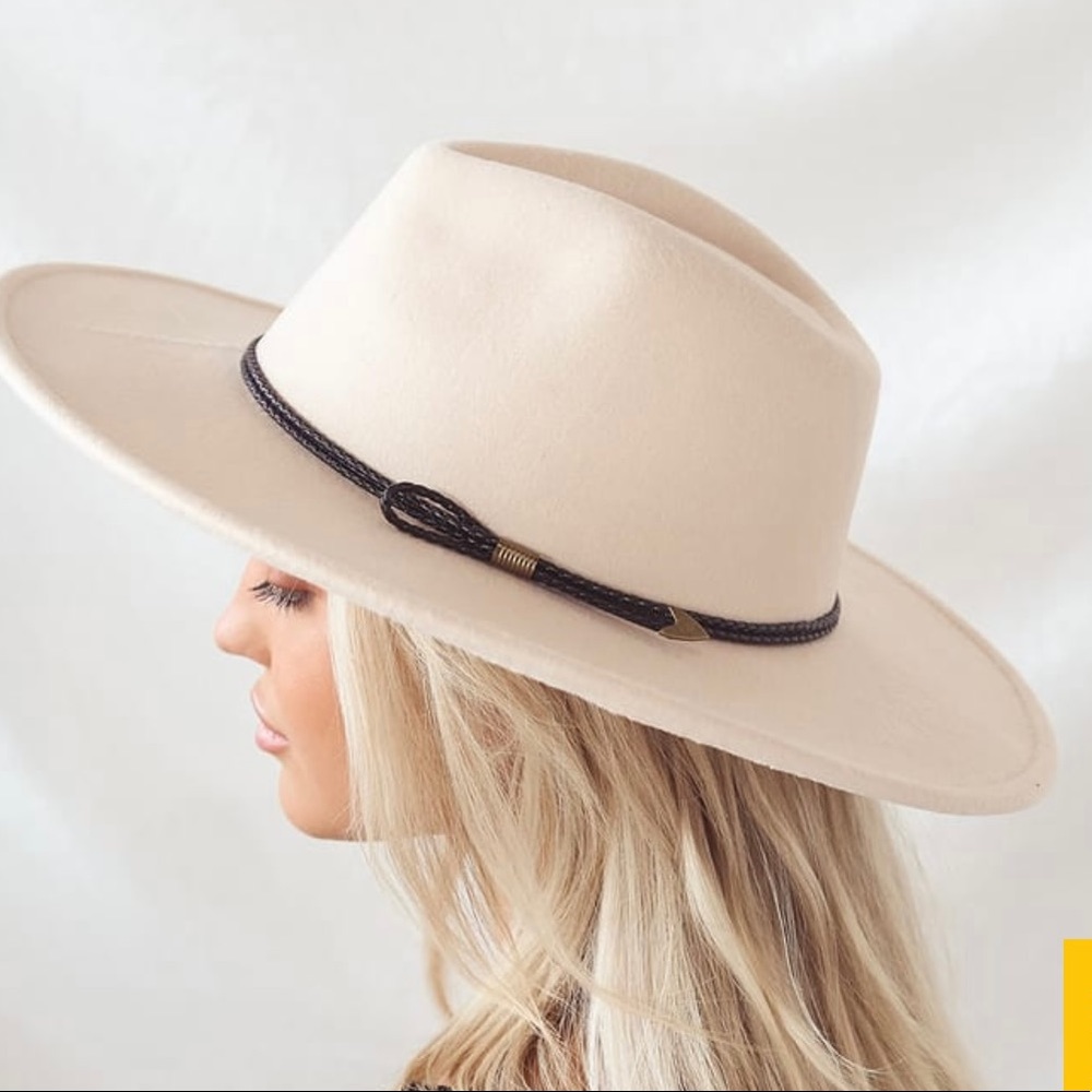 Lulu’s Cream Colored Felt Fedora Hat